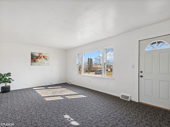 4th image of 2618 Theresa Ave