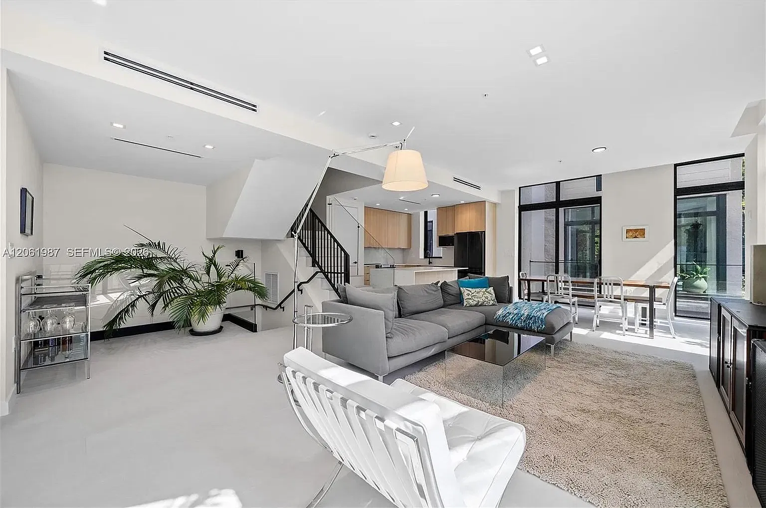 3 bed, 2446 sqft, $7,900 — Photo 3