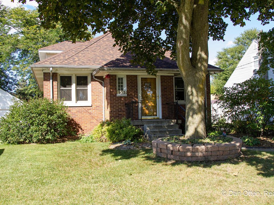 1st image of 955 Northlawn St NE