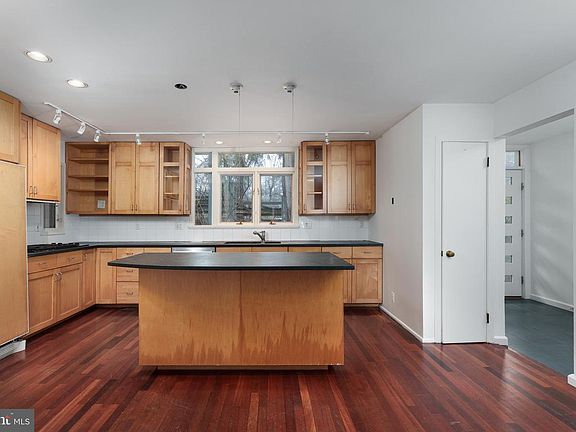 4th image of 505 Prospect Ave