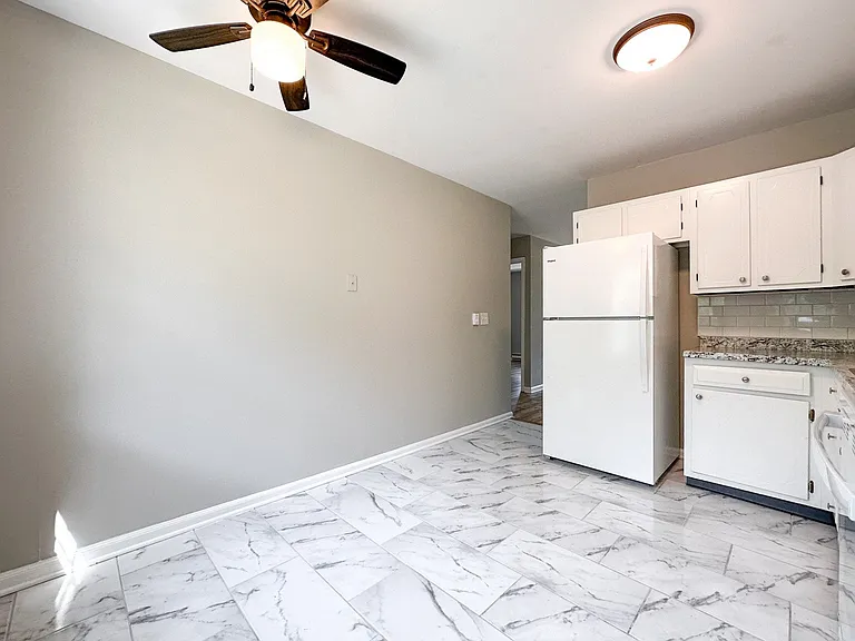 464 N 2nd St — Photo 8