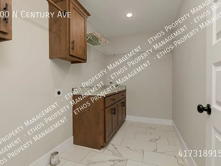 700 N Century Ave — Photo 9