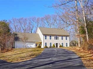 5 Tanglewood Dr, East Lyme, CT 06333