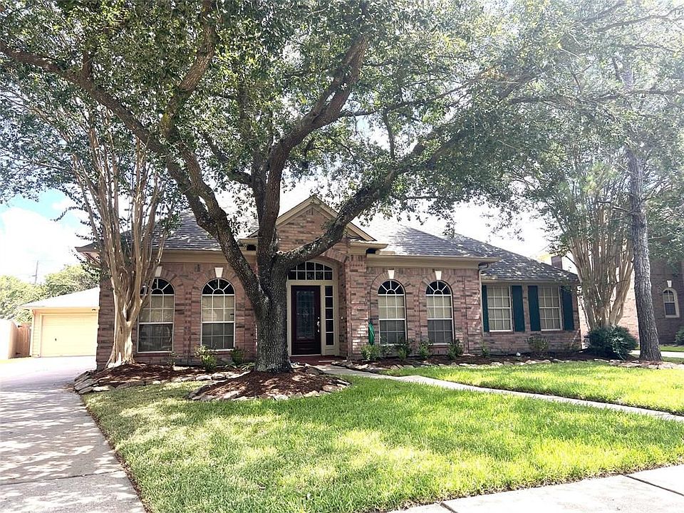 1st image of 16943 Laguna Springs Dr