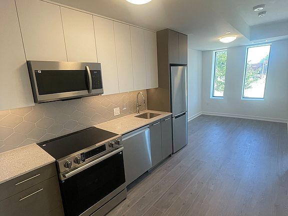 4th image of 30 Francis St S #1005