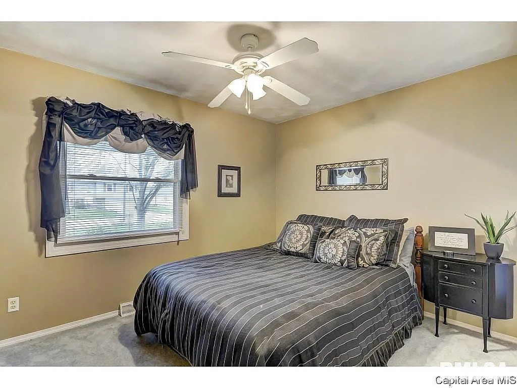 Building Photo - 2628 Lemont Dr