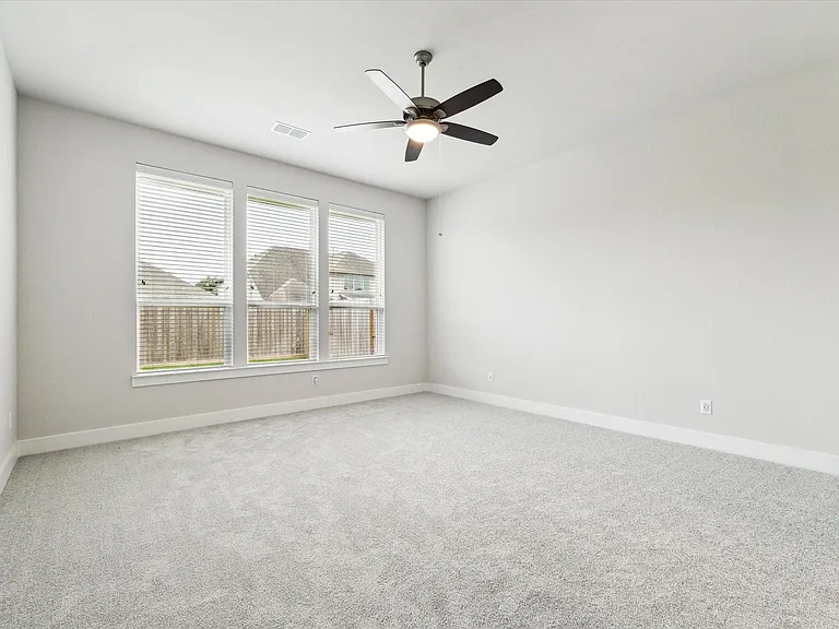 2418 Russet Forest Dr — Photo 15