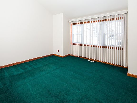 4th image of 225 Brennen Dr