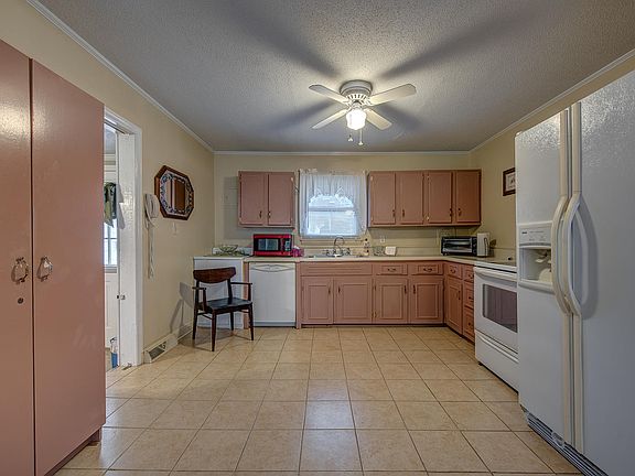 2nd image of 1602 Patricia St