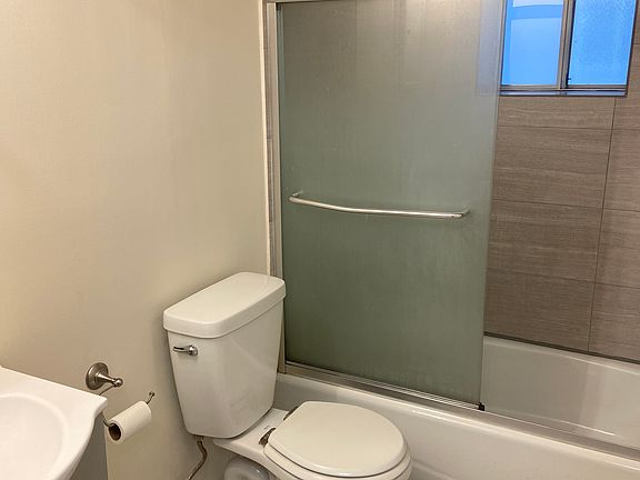 5th image of 228 E Broadway APT 2