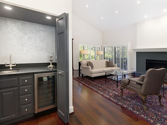5th image of 11 Susan Gale Ct