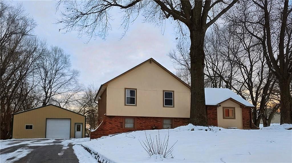 1818 Hilltop Dr, Country Club, MO 64505 | MLS #2598356 | Zillow