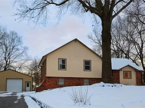 1818 Hilltop Dr, Country Club, MO 64505