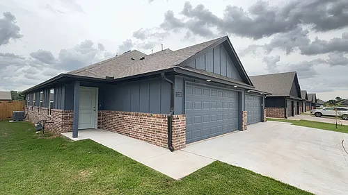 11510 University Dr Photo 1