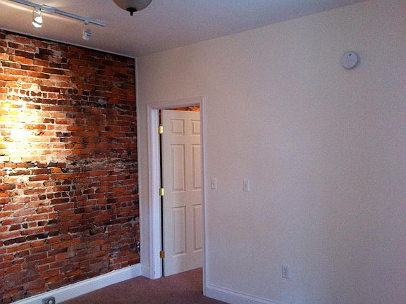 5th image of 809 N Van Buren St APT 1B