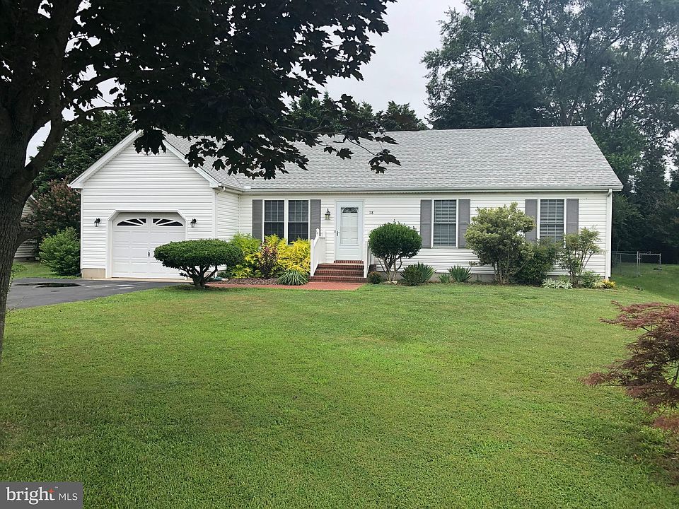 1st image of 18 Bryn Mawr Dr