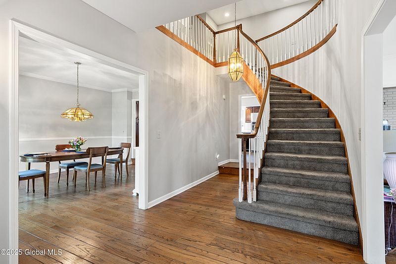 3rd image of 404 Sutton Pl Place