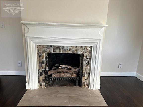 3rd image of 1018 W Cumberland Rd