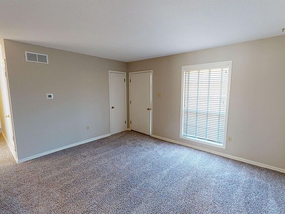 3rd image of 7045 Saddlebrook Dr