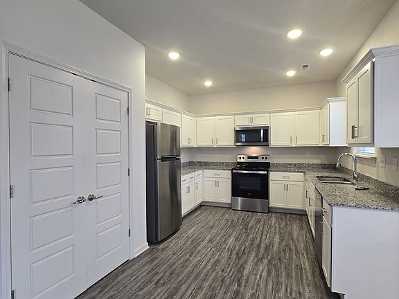 2nd image of 493 White Oak Trce