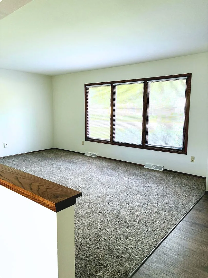 3 Bedroom/ 1.5 Bathroom Townhome for Rent - Waukesha, WI — Photo 2