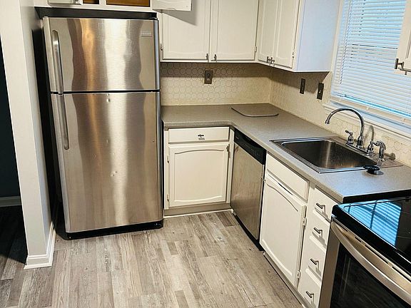 3rd image of 901 Saint Michaels Dr