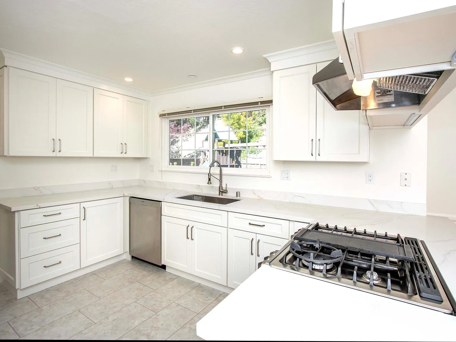 4 bed, 1850 sqft, $6,200 — Photo 2