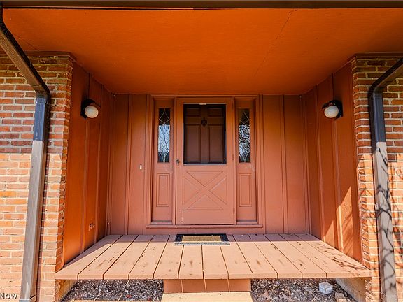 4th image of 100 Crestwood Cir