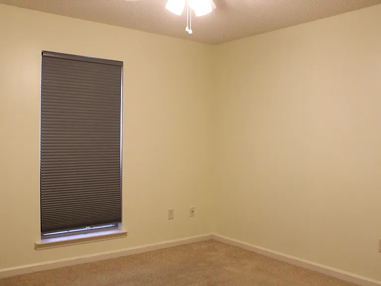 504 Bedford Ct — Photo 5