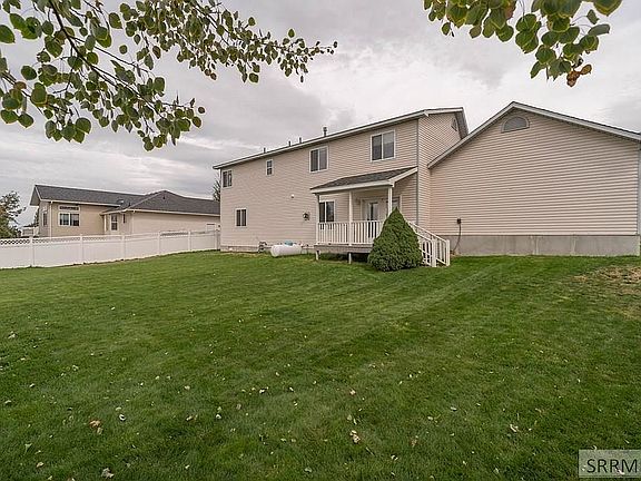 4th image of 990 Hillview Dr