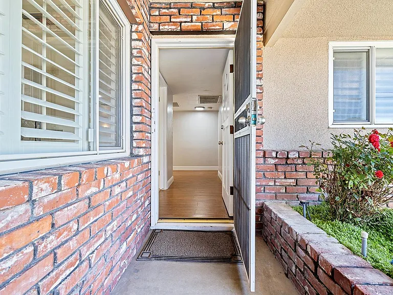 1511 E Almendra Dr — Photo 7