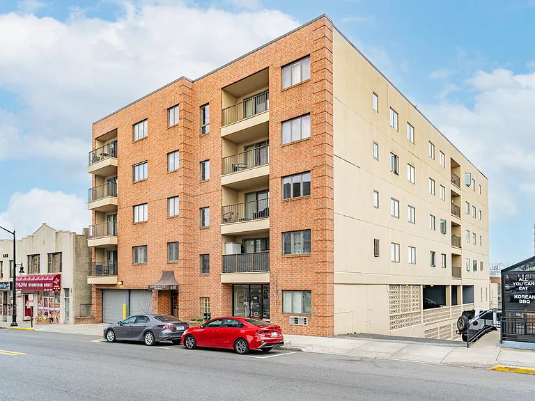 610 Anderson Ave #2E — Photo 1