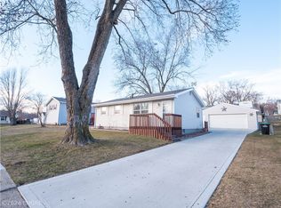 4004 Timber Ln, Des Moines, IA 50317