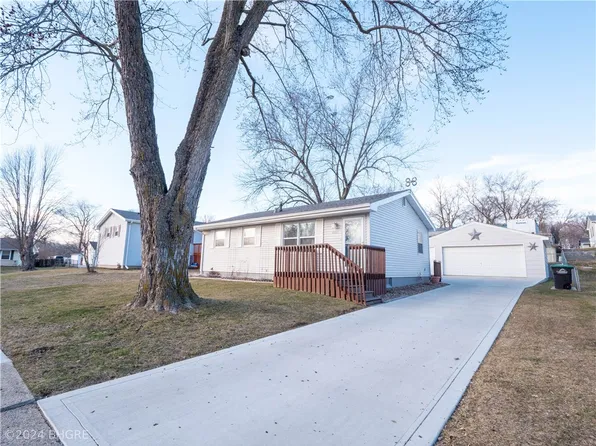 4004 Timber Ln, Des Moines, IA 50317