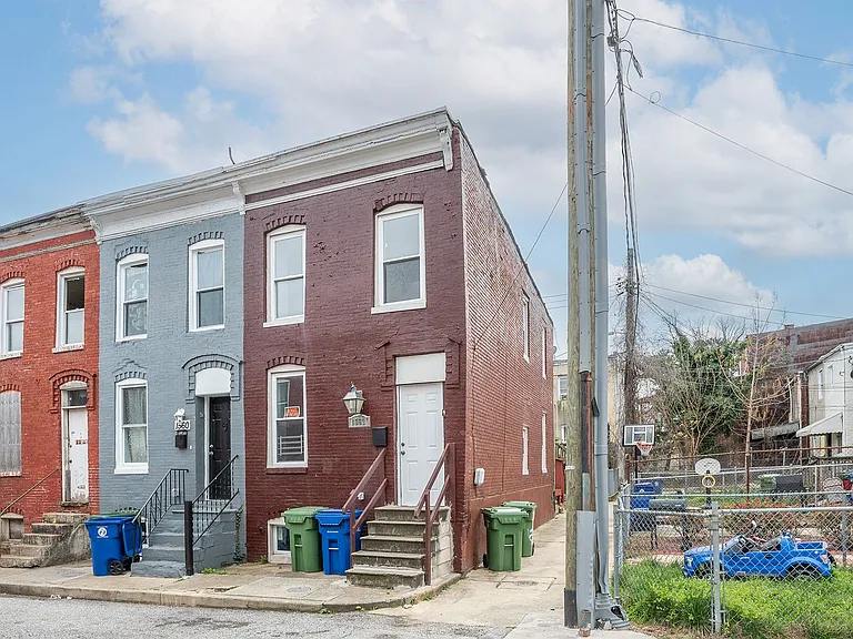 1562 N Woodyear St — Photo 13