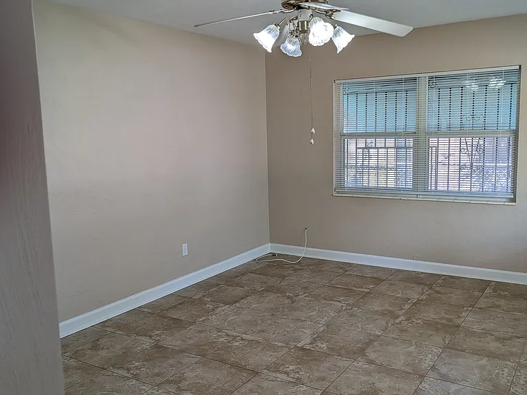 2516 W Kathleen St — Photo 5