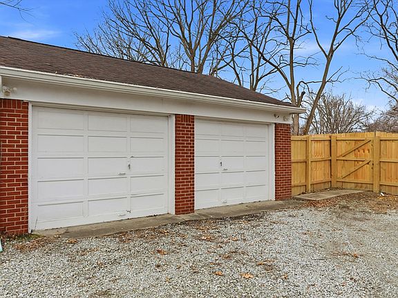 4th image of 1302 N Franklin Rd