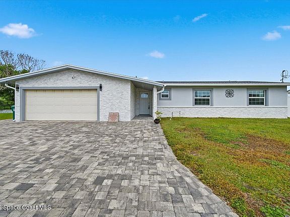 2nd image of 415 Island Dr