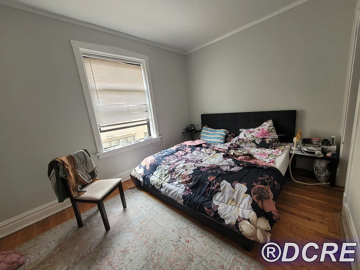 Building Photo - 1233 W Chase Ave #1W