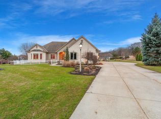 W291N4152 Prairie Wind Cir S, Pewaukee, WI 53072