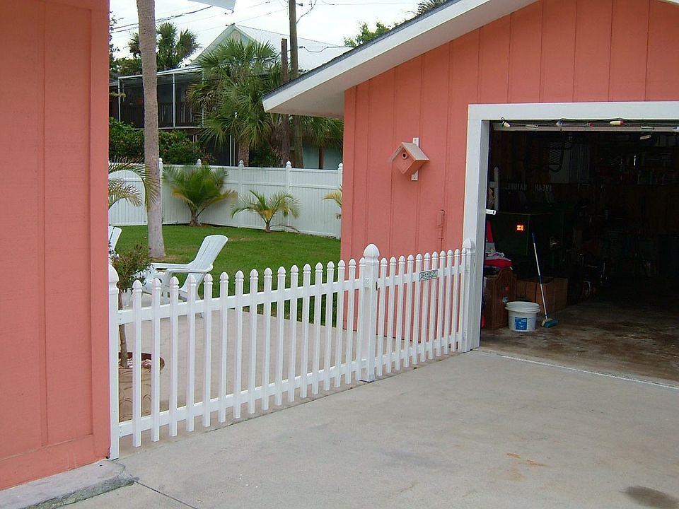 775 Glendale-Rear