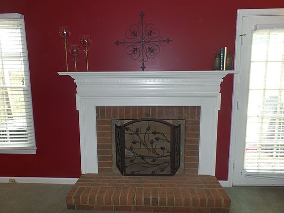 3rd image of 135 Wellesley Dr
