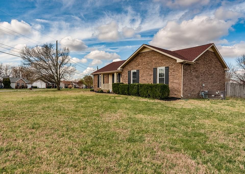 1st image of 303 Brook Mead Dr
