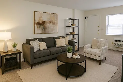 Freehold In-Town Commons Photo 1