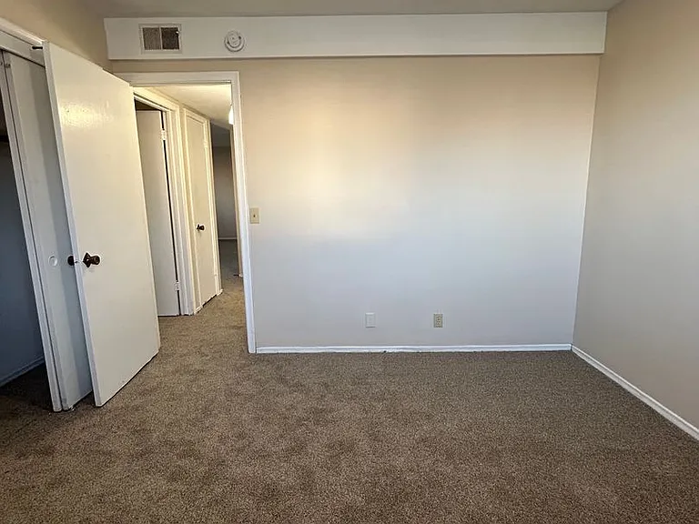 915 N 48th Ave — Photo 39
