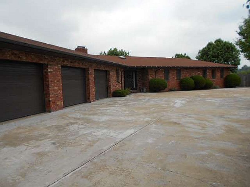 1st image of 2074 Glen Dale Heights Rd