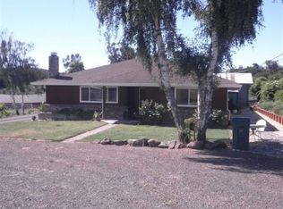 1075 Eastman Ln, Petaluma, CA 94952