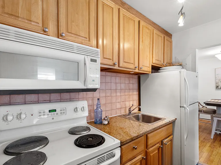 26 Layton Ave #27 — Photo 9