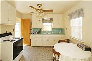 4th image of 443 Orleans Ave