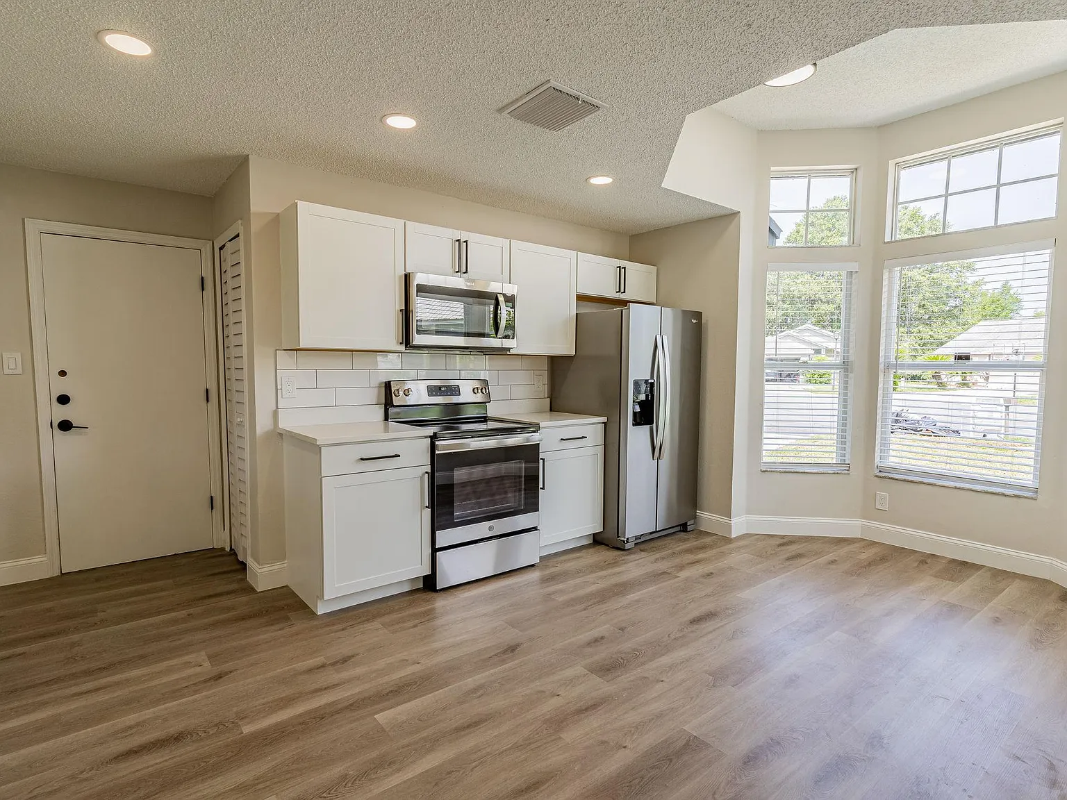 3 bed, 1557 sqft, $2,700 — Photo 3
